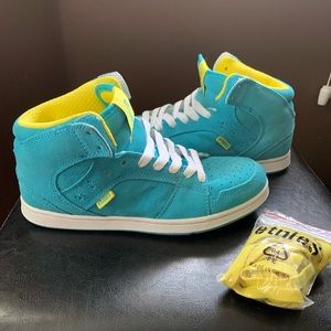 Etnies sneakers. Woman’s size 6.5. Can be unisex.